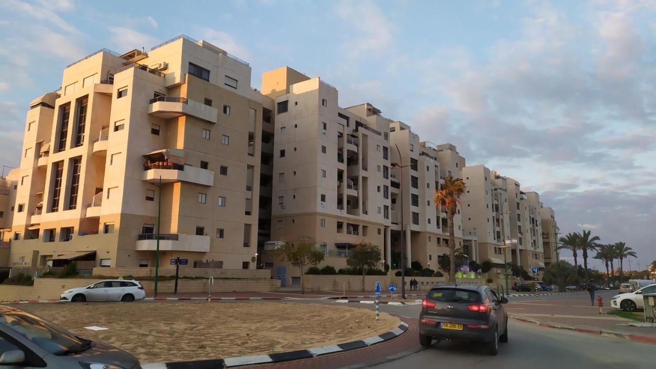On The Sea Apartment Ashkelon Bagian luar foto